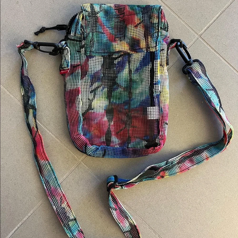 Supreme gently used